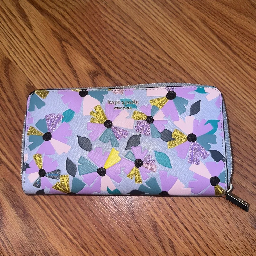 Kate Spade Wallet - Picture 1 of 2